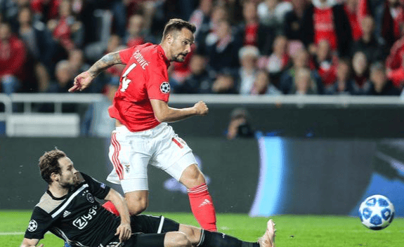 9体育-国际比赛日勒沃库森备战英超，绝杀压哨细节曝光，球迷炸锅，轮换策略成焦点的简单介绍